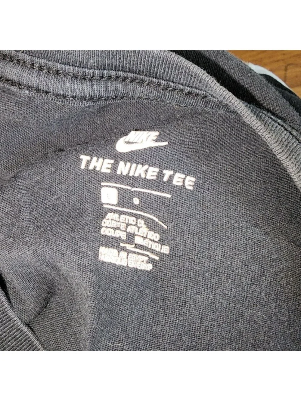 Boy's The Nike Tee T-Shirt Black Green Swoosh Logo Graphic Large Athletic Cut